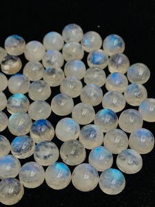 Mehrajudin Gems - Lote de 5000 Piezas de Gemas Redondas de Piedra Lunar Blanca de 9 mm, Calidad AA, Efecto FUEGO AZUL, Valoradas por Terceros - Origen India - Product Image 3