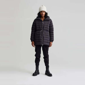 Blousons matelassés tendance pour femmes, coupe ajustée, vêtements d'extérieur modernes et confortables, respirants, imperméables, écologiques, teinture unie, vente en gros pour l'hiver - Product Image 1