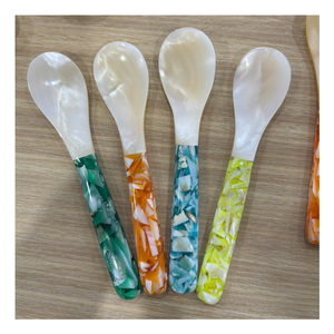 Cuchara de Concha Marina Hecha a Mano con Textura Orgánica, Ideal para Decoración de Mesa, Tiendas de Regalos y Exportación - Product Image 1