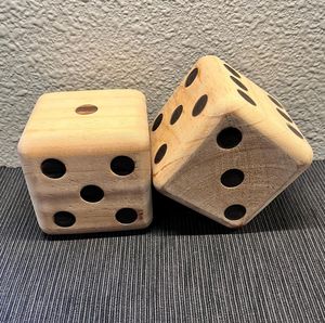Dés en bois polyvalents adaptés à des jeux innumérables, des classiques aux nouveaux défis créatifs pour les soirées entre amis et en famille - Product Image 2