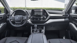GRAND TOURING 2024, Motor V8 de 4.5L, Automático, Cámara de Visión 360°, Techo Panorámico, Asientos de Cuero, SUV Diésel, Portaequipajes de Aluminio - Product Image 4