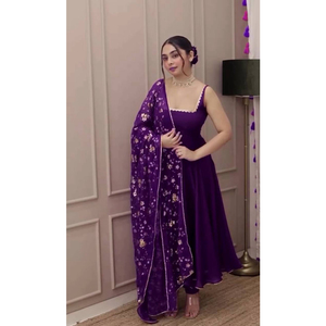 Longue robe Anarkali élégante sarcelle, violet, vin et rouge | Robe ethnique indienne traditionnelle avec Dupatta orné pour les femmes - Product Image 1