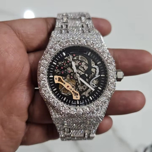 Montre-bracelet automatique en diamant Moissanite VVS de qualité supérieure avec cadran en verre et bracelet en acier inoxydable entièrement glacé - Product Image 1