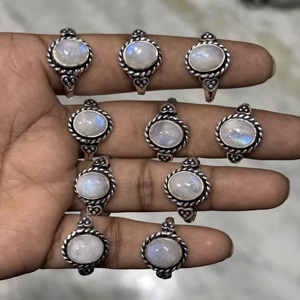 Vente en gros des dernières tendances en anneaux en argent plaqué avec pierre de lune, pierres précieuses naturelles en vrac, bijoux de mode, style unique en acier pour fiançailles - Product Image 4