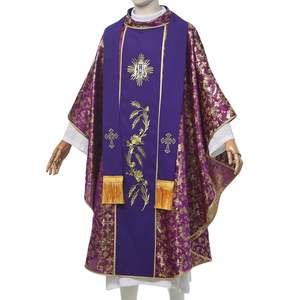 Comprar batas litúrgicas católicas de diseño personalizado OEM ODM bordado religioso Iglesia clero casulla sacerdotal - Product Image 4