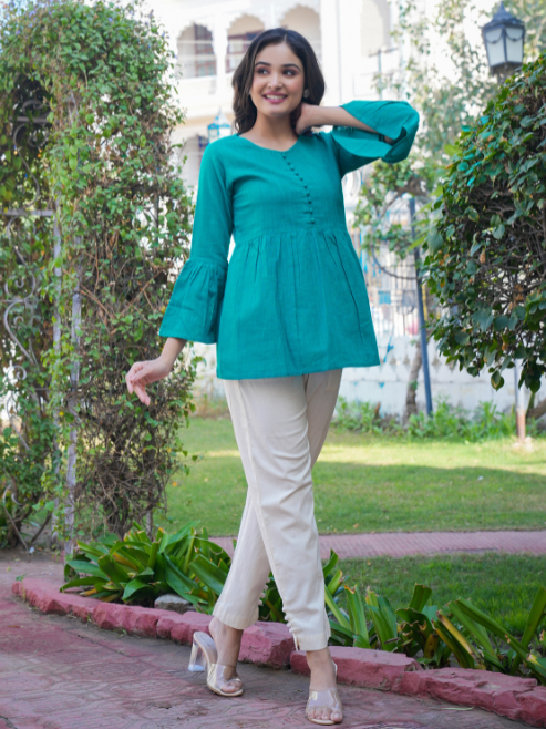 มีสีเขียวขุ่น