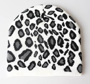 Bonnet sans bord à motif jacquard Tuque sur mesure sans manchette Chapeaux d'hiver à motif animal - Product Image 1