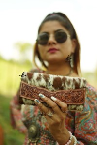 Portefeuille en cuir sculpté usiné à la main pochette étui de téléphone carte portefeuille élégant en fourrure de vachette multi-usages portefeuilles en cuir occidental pour femmes - Product Image 3