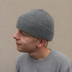 Bonnet avec logo brodé en gros Bonnet solide tricoté avec logo personnalisé Jacquard pour hommes Bonnets d'hiver Chapeau tricoté avec bonnet personnalisé avec bonnet - Product Image 3