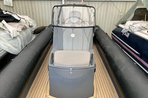 Bateaux à moteur multi-usages Tornados 8.5 de 2014, 9 m, 300 ch, propulsion directe, bateaux semi-rigides en fibre de verre, jet-boat, sport, loisirs, famille, aventure avec remorque - Product Image 3