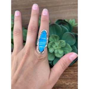 Anillo Steve Francisco Talla 6 con Ópalo Azul, Incrustaciones de Plata de Ley, Baño de Rodio, 8mm de Ancho, Joyería para Uso Diario con Zirconia como Piedra Principal - Product Image 2