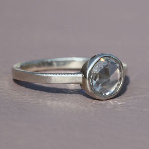 Elegante anillo de bodas de plata de ley 925 con corte de Rosa solitario VVS claridad Moissanite diamante joyería de tamaño personalizado - Product Image 2