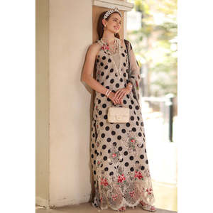 MARIA.B-3PC Elegante Conjunto de Chifón Transpirable con Cuello Halter, Top Estampado Bordado para Primavera/Verano y Dupatta de Seda Estampada - Product Image 4