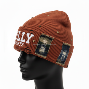 Bonnet de qualité pour femmes, tissu tricoté 300 GSM, couleur rouille, broderie, logo personnalisé, style patchwork tendance, bonnets jacquard - Product Image 3