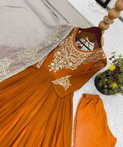 ชุดเดรสลำลองสำหรับสตรี,ชุดกระโปรงสำหรับงานปาร์ตี้สไตล์อินเดียโบราณ Gujarta Alphanumero - Product Image 3