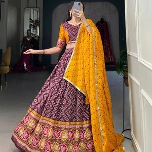 Vêtements de fête marron Tussar soie Bandhej Patola imprimer Lehenga Choli ensemble sud de l'Inde Style feuille travail traditionnel fête de mariage - Product Image 1