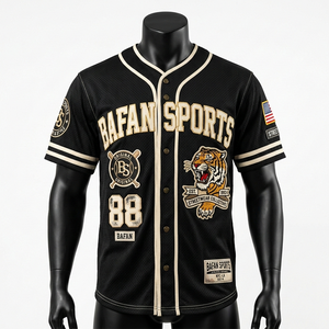 เสื้อยืดผู้ชายผ้าฝ้าย 100% ทรงหลวม พิมพ์ลาย สีดำครีม ผ้าโพลีเอสเตอร์ตาข่าย 180 GSM แขนเสื้อแบบเบสบอล ปักลาย - Product Image 1