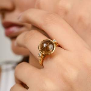 Anillo de Tres Piedras con Turmalina de Corte Redondo 100% Natural, Diseño Clásico en Oro Amarillo Sólido de 18k para Bodas y Fiestas - Product Image 6
