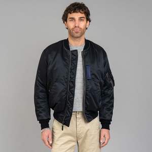 Chaqueta universitaria de poliéster con logotipo personalizado al por mayor para hombre, chaqueta bomber de béisbol universitaria con bolsillos y botones y cierre - Product Image 1