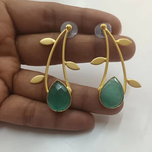 ชนเผ่าสวมใส่ปาร์ตี้ kundan คุณภาพพรีเมี่ยมชาติพันธุ์ชุบทองหลายสีไข่มุกคลัสเตอร์ต่างหูลดลงเครื่องประดับแฟชั่นแรงบันดาลใจ - Product Image 1