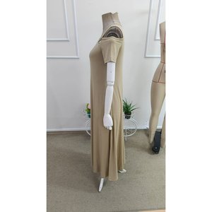 Robe longue en viscose pour femme, col rond, épaules dénudées, avec détails à œillets, 37249 - Or - Product Image 3