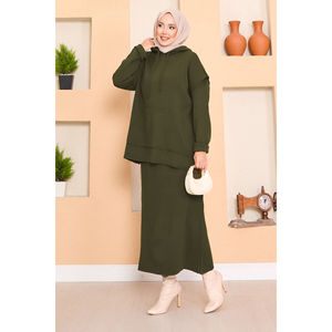 Conjunto de suéter con capucha color caqui y vestido de dos piezas con detalle de hiyab transpirable, atuendo elegante y cómodo - Product Image 4