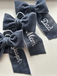 Anneau <span class=keywords><strong>de</strong></span> <span class=keywords><strong>serviette</strong></span> <span class=keywords><strong>en</strong></span> velours personnalisé avec nœud, décoration <span class=keywords><strong>de</strong></span> table personnalisée avec nœud brodé, décoration <span class=keywords><strong>de</strong></span> table pour la Saint-Valentin, cadeau pour hôtesse, nœud <span class=keywords><strong>de</strong></span> la Saint-Valentin - Product Image 3