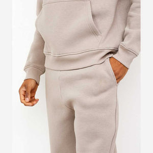 Survêtement pour homme athlétique avec tissu extensible doux conçu pour la course en plein air, les séances de gym et le confort quotidien Survêtement pour homme - Product Image 5