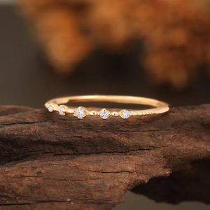 Bague empilable minimaliste en or rose avec diamant milgrain - Product Image 5