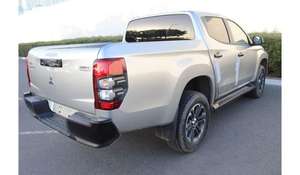 USADO Silver L200 2023-2024 AWD Volante a la Izquierda Asientos de Cuero ACC Automático Cámara Trasera 360 Neumáticos R18 SUV Diésel de 6 Cilindros - Product Image 5