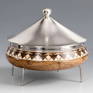 Casserole à couvercle martelé en métal et en bois au design unique - Product Image 6