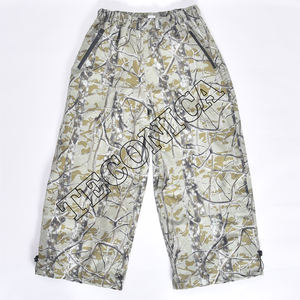 Pantalones de Nieve con Camuflaje para Exteriores, Cintura Elástica con Cordón Ajustable, Múltiples Bolsillos, Tela Impermeable y Ventilación - Product Image 1