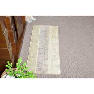 Tapis turc vintage de 1,4 x 3,2 pieds, petit tapis, tapis oriental beige - Product Image 2