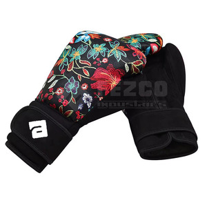 Guantes de boxeo de cuero con logotipo personalizado para hombre, servicio OEM, guantes de boxeo ligeros con cierre de velcro que absorben la humedad - Product Image 1