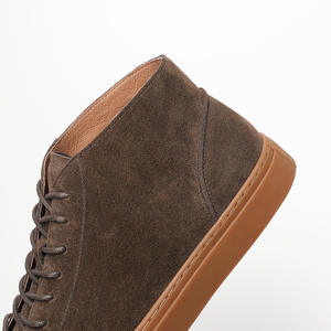 Bottes en peau de mouton marron de luxe avec surface imperméable et doublure anti-odeur pour le temps froid et les bottes habillées - Product Image 4