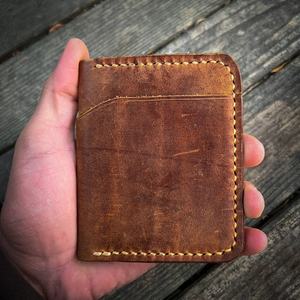 Cartera de Cuero Vintage para Tarjetas de Crédito para Hombre, Tarjetero con Bolsillo Frontal, Cosido a Mano y Bordes Pulidos LCR-0007B - Product Image 1