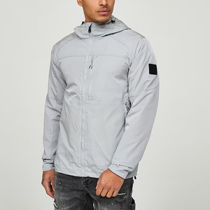 Chándal cortavientos para hombre Elegante conjunto cortavientos impermeable ligero y cómodo para exteriores para diseño personalizado para correr - Product Image 1