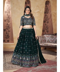 Semi-robe pakistanaise pour fille avec une pièce brodée Lehenga Choli de style Lavisa et tenue de fête - Product Image 4