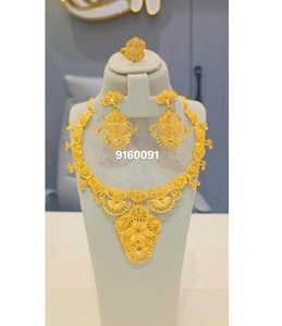 El mejor juego de joyas de 4 piezas chapadas en oro con diamantes elegantes para mujer, fiesta de compromiso, boda, eventos tradicionales de la India - Product Image 5