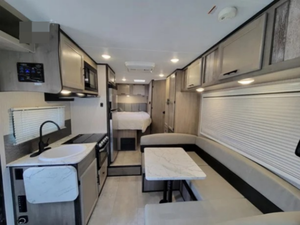 Autocaravana C-O-A-C-H-M-E-N RV C-R-O-S-S TRAIL 23XG Modelo 2022, Usada en Buen Estado, con Alto Rendimiento, Disponible para la Venta - Product Image 5