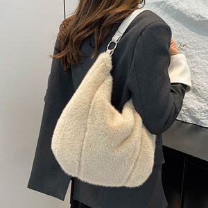 Sac à main en fourrure d'hiver pour femmes, grand sac fourre-tout en fourrure de teddy rose, sac à bandoulière de grande capacité - Product Image 4