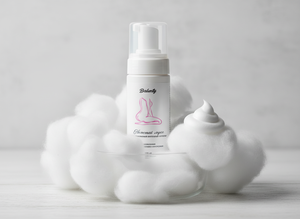 Nettoyant moussant intime pour femme 150 ml – Camomille, Calendula, Aloe Vera, Sérum au lait, Sans savon - Product Image 2