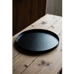 Bandeja Decorativa de Metal Color Negro, Diseñada para Servir con Estilo, Estilo Contemporáneo y Elegante, Artesanía de Metal para Bodas, Ecológica - Product Image 6