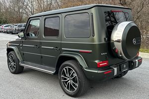 G550 Édition Finale 2024, 1 sur 1 500 modèles Édition Finale, V8 biturbo, Vert Olive Magno, Très bien équipé - Product Image 2