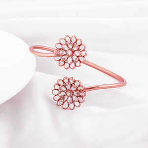 Colección Premium de Pulseras y Brazaletes de Cristal Banno, Elaborados con Piedras Brillantes, Ideales para Amantes de la Moda y para Fiestas - Product Image 1