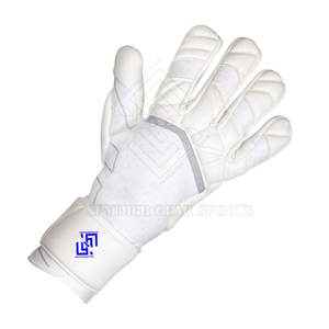 Gants de gardien de but de haute qualité et durables avec une adhérence antidérapante, un maillage respirant et un design stable du poignet - Product Image 3