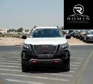 Navara Pro-4X 2025 Usato, SUV Diesel, Fari LED, Tetto Panoramico, Portapacchi, 5 Posti, Cambio Automatico - Product Image 1
