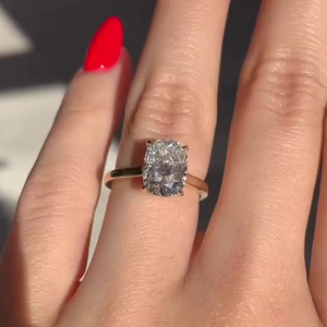 Bague de fiançailles en CZ taille coussin allongée 6x8mm, solitaire plaqué or jaune 6x8mm, bijoux fins de mariage en gros - Product Image 2