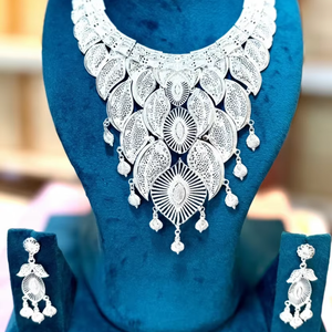 Conjunto de Collar con Hojas en Capas con Acabado Plateado de Lujo con Pendientes a Juego, Joyería de Diseño para Bodas, Modelo 63091 - Product Image 1