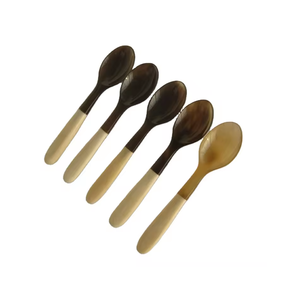 Juego de 5 Cucharas de resina de cuerno Cubiertos Cabeza Lisa Forma personalizada Ideal para ensaladas Utensilios de cocina Uso de vajilla de mesa - Product Image 1